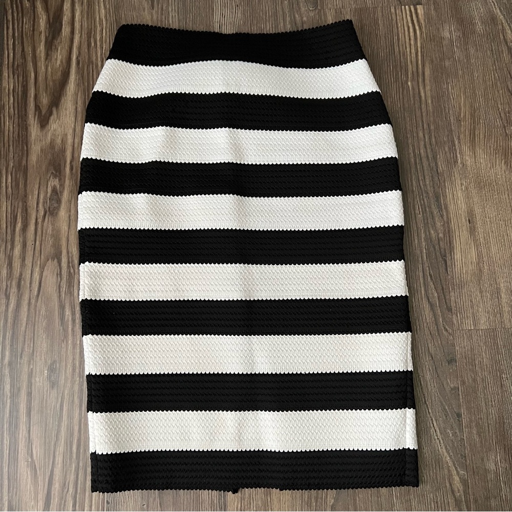 Express Black and White Banded Bodycon Skirt - Picture 2 of 10